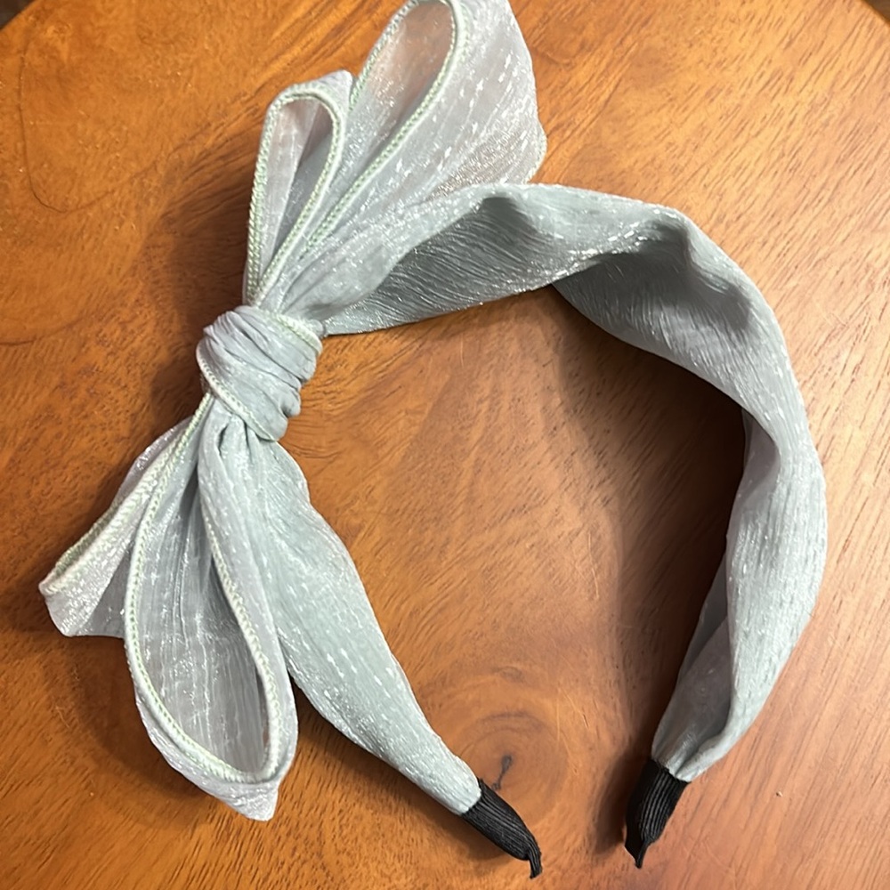Fabric headband with a bow
